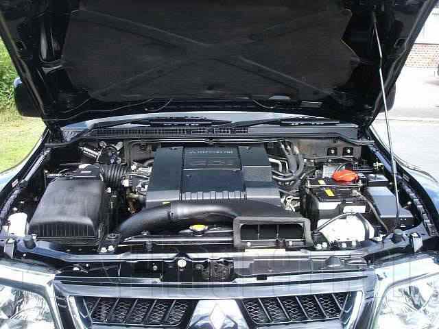 Engine Picture - Model 3 - MITSUBISHI SHOGUN 3500 cc 97-01  V6 24 VALVE  DOHC EFI    4X4 5 DOOR (LWB)