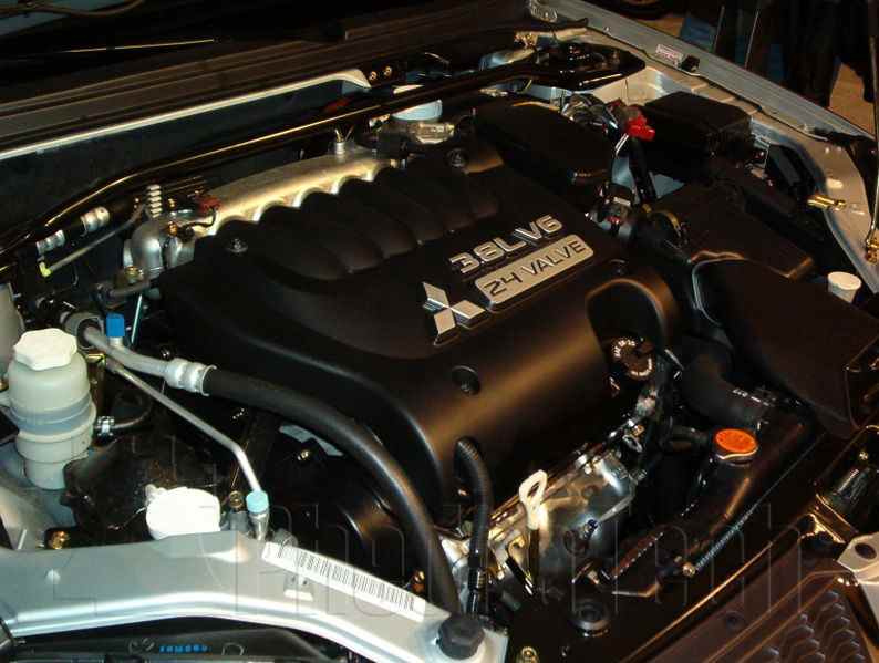 Engine Picture - Model 3 - MITSUBISHI SHOGUN 3800 cc 02-07  V6 24 VALVE  DOHC EFI    4X4 3 DOOR (SWB)